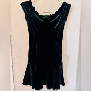 Green Velvet off the shoulder Dress, size 9/10, homecoming, party dress